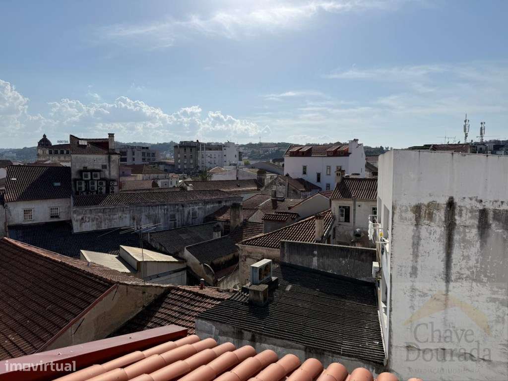 Prédio composto por 4xT0 e T1 - Centro de Coimbra-1