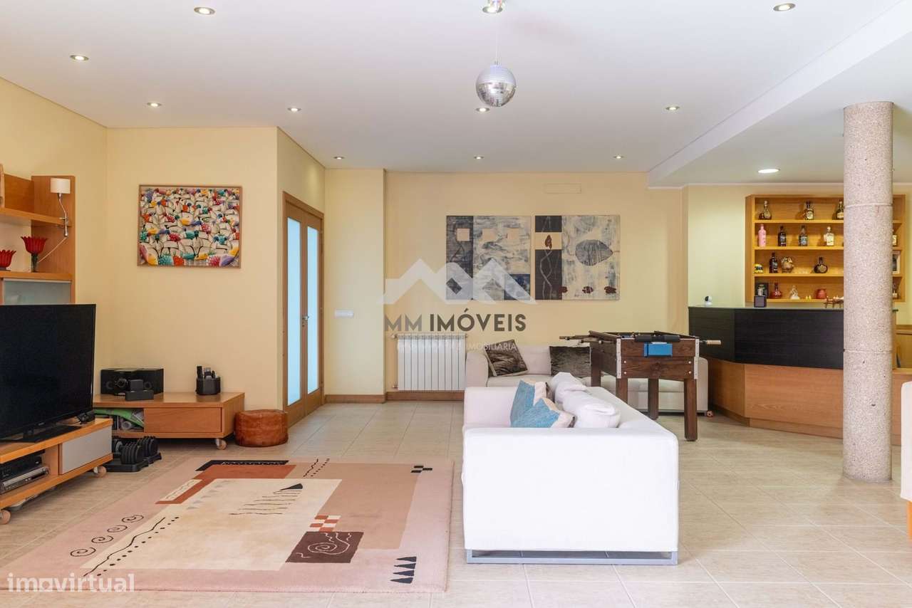 Moradia T6 | Braga | Isolada | Piscina | 1 000m2 | Terraço | Jardim |-55