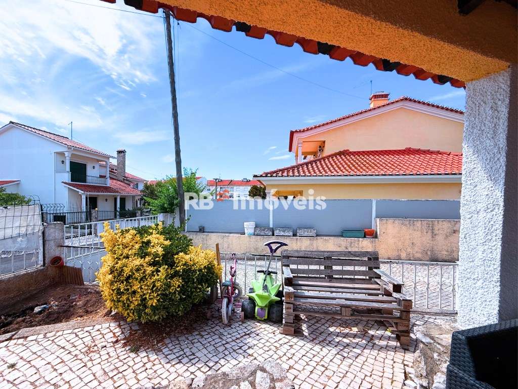 Moradia T3+1 com Garagem e Jardim - Entroncamento - Grande imagem: 3/53