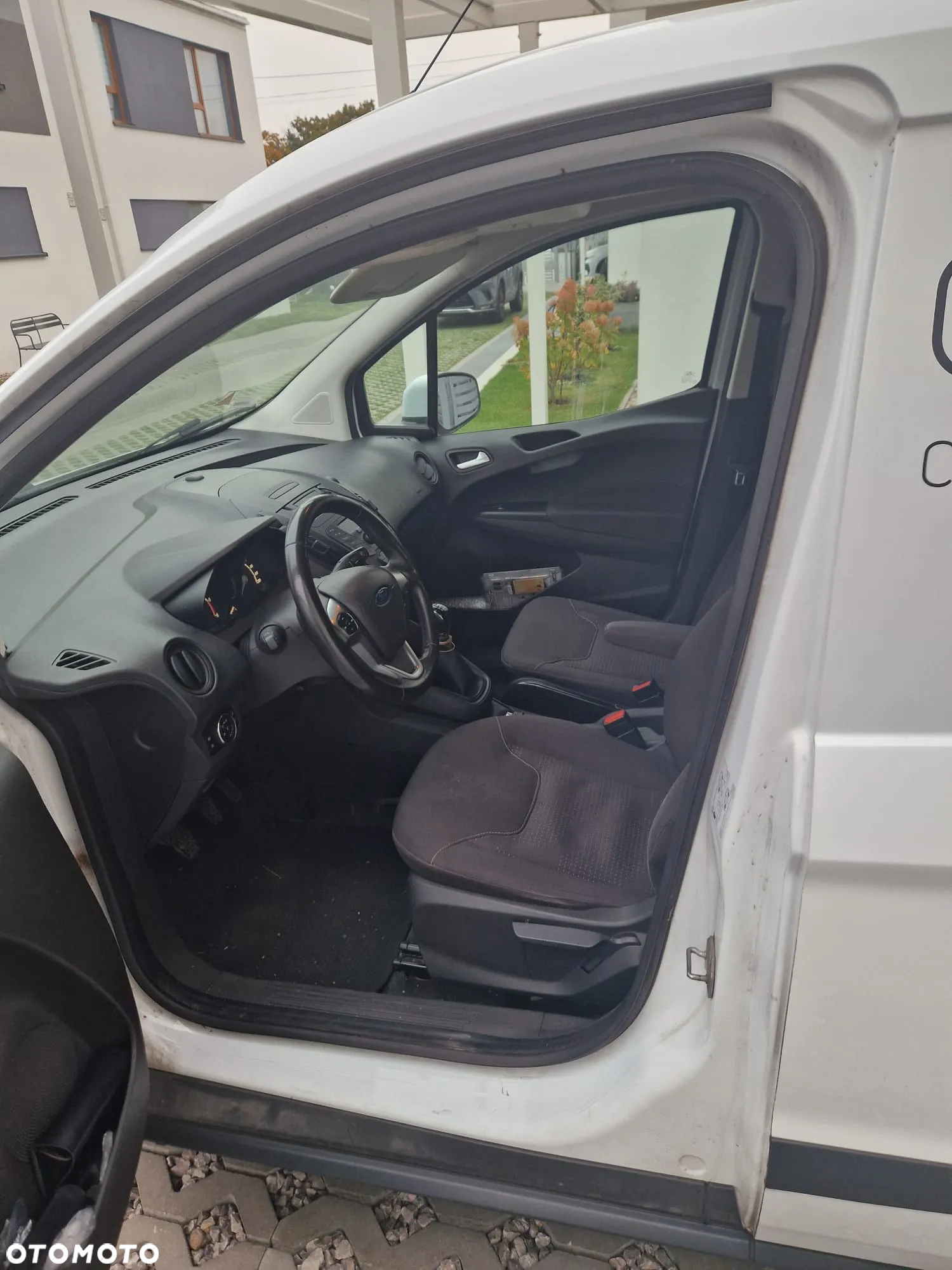 Ford Transit Courier - 4