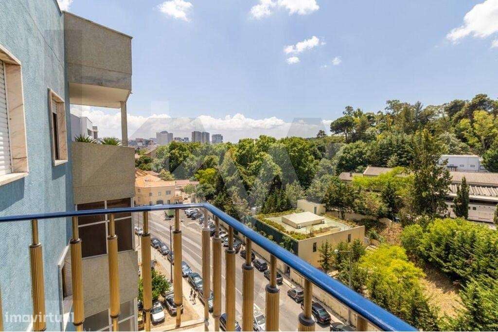 São Domingos de Benfica | Apartamento T2 Remodelado c/ varanda junto a-3