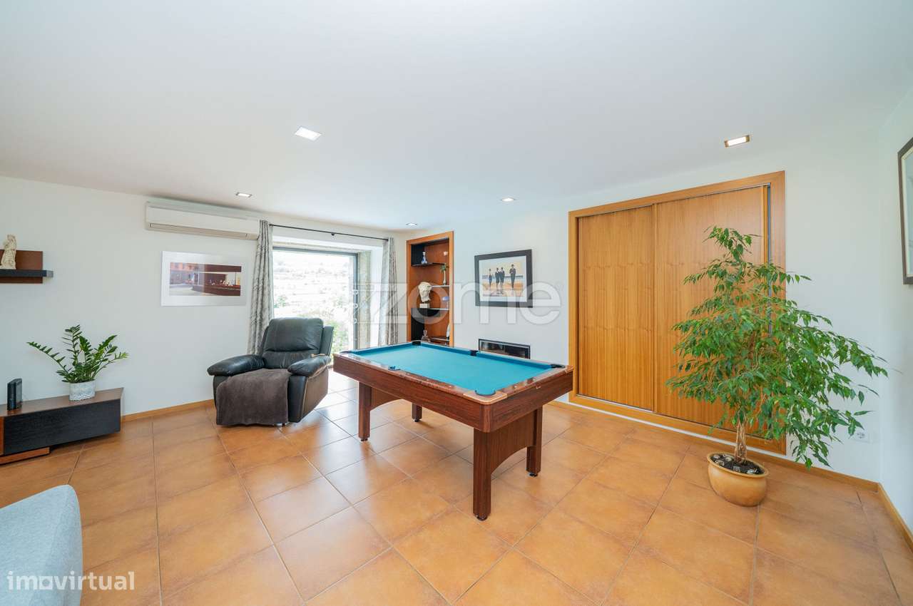 Moradia T5 + 1 com Piscina em Espinho, Braga-26