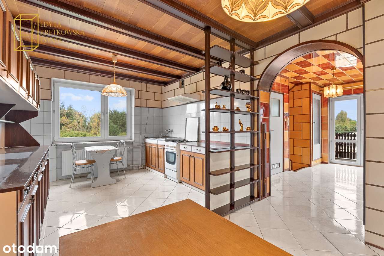 Dom w otoczeniu terenów zielonych-13