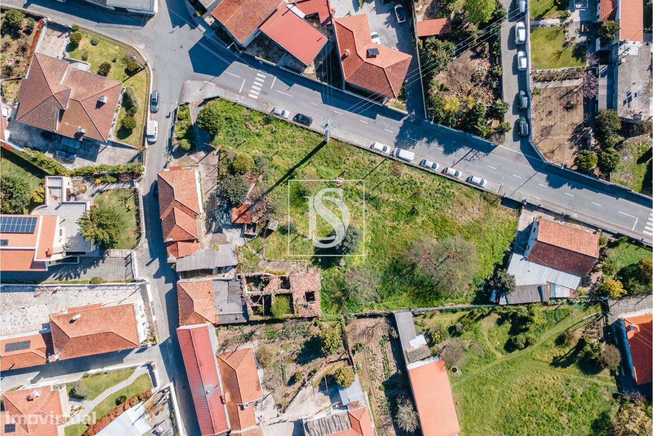 Moradia inserida numa área total de terreno de 2.643 m², em Galegos Sa - Grande imagem: 5/37