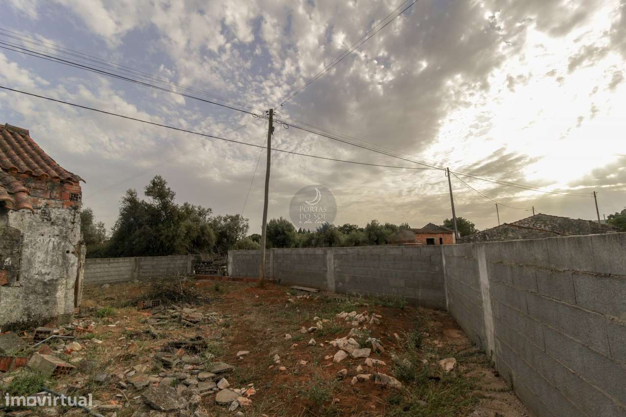 Casa de Pedra V2 c/ Renovação em 528 m2 de Terreno-7