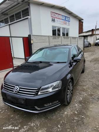 Dezmembram/Piese Volkswagen Passat B7 - 1