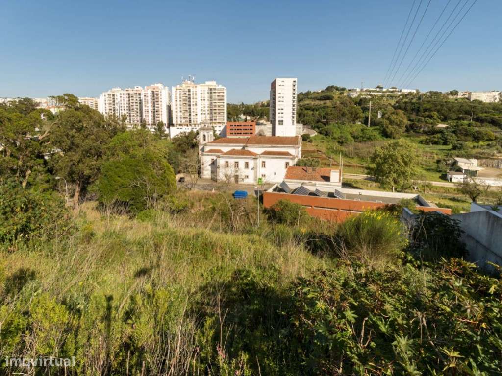 Lote de terreno com 2421,90 m2 e vista para o vale do Jamor em Queijas - Grande imagem: 5/20