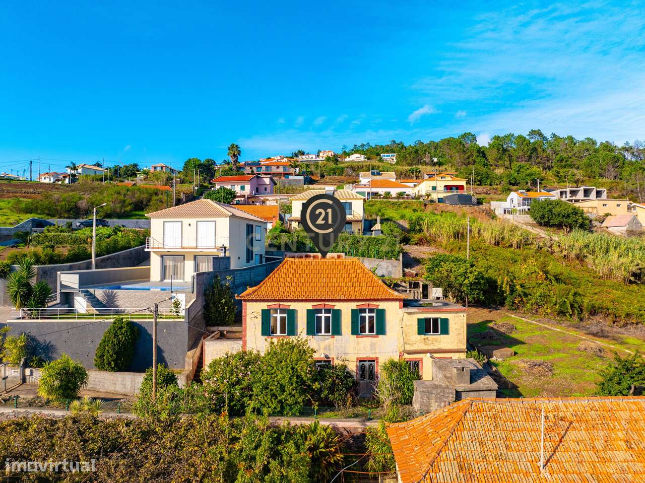 Moradia Tradicional nos Prazeres com Terreno e Vista Mar-26
