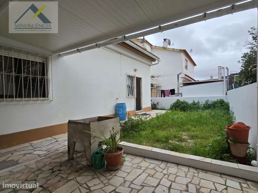 Moradia isolada com garagem na Quinta do Conde-34