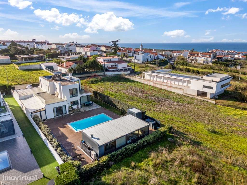 Moradia de Luxo T3 com Piscina e Vista Mar-41