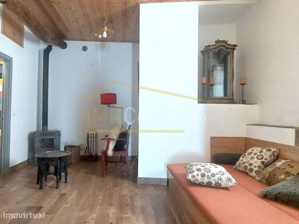 Alojamento local|| Moradia T3|| 2 pisos|| Castanheira de pera||-36
