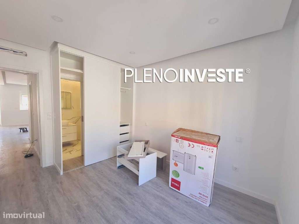 T2 Totalmente Remodelado com Varanda nas Paivas-5
