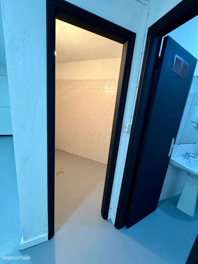 Garagem/Armazém para Venda – Totalmente Restaurado-10