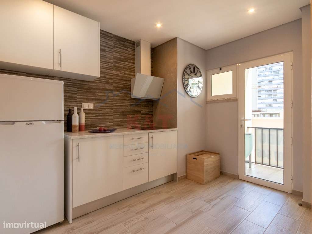 T2 remodelado na 1ª linha da Praia da Rocha-15