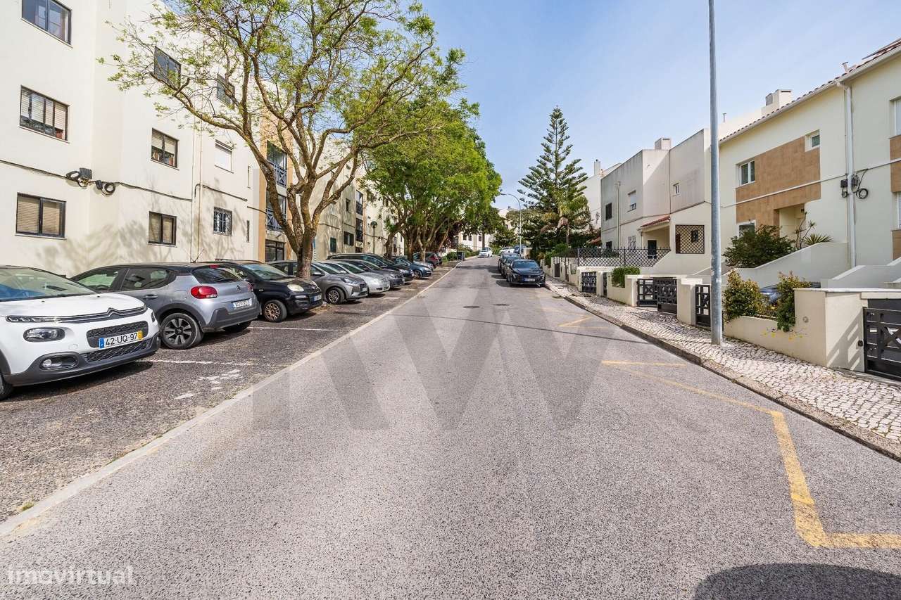 Moradia T3 em banda no Alto do Lagoal — luz natural, espaço e funciona-34