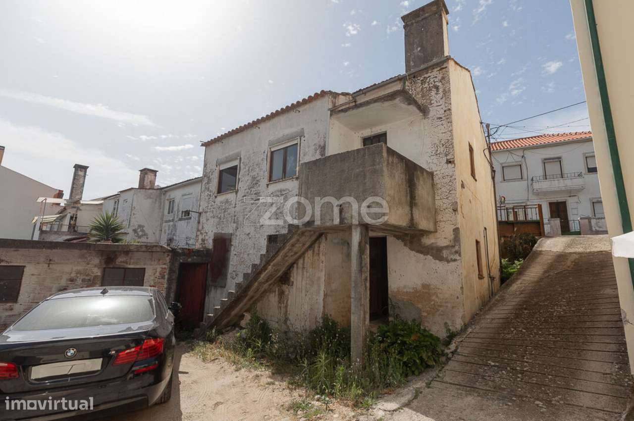 Moradia T3 para remodelar em S.Martinho do Bispo-14