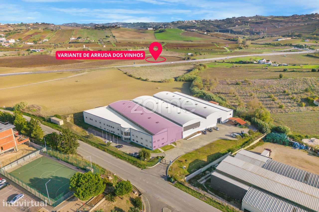 Armazém 2.307 m² com cais, racks e acesso direto à A10 - Grande imagem: 3/7