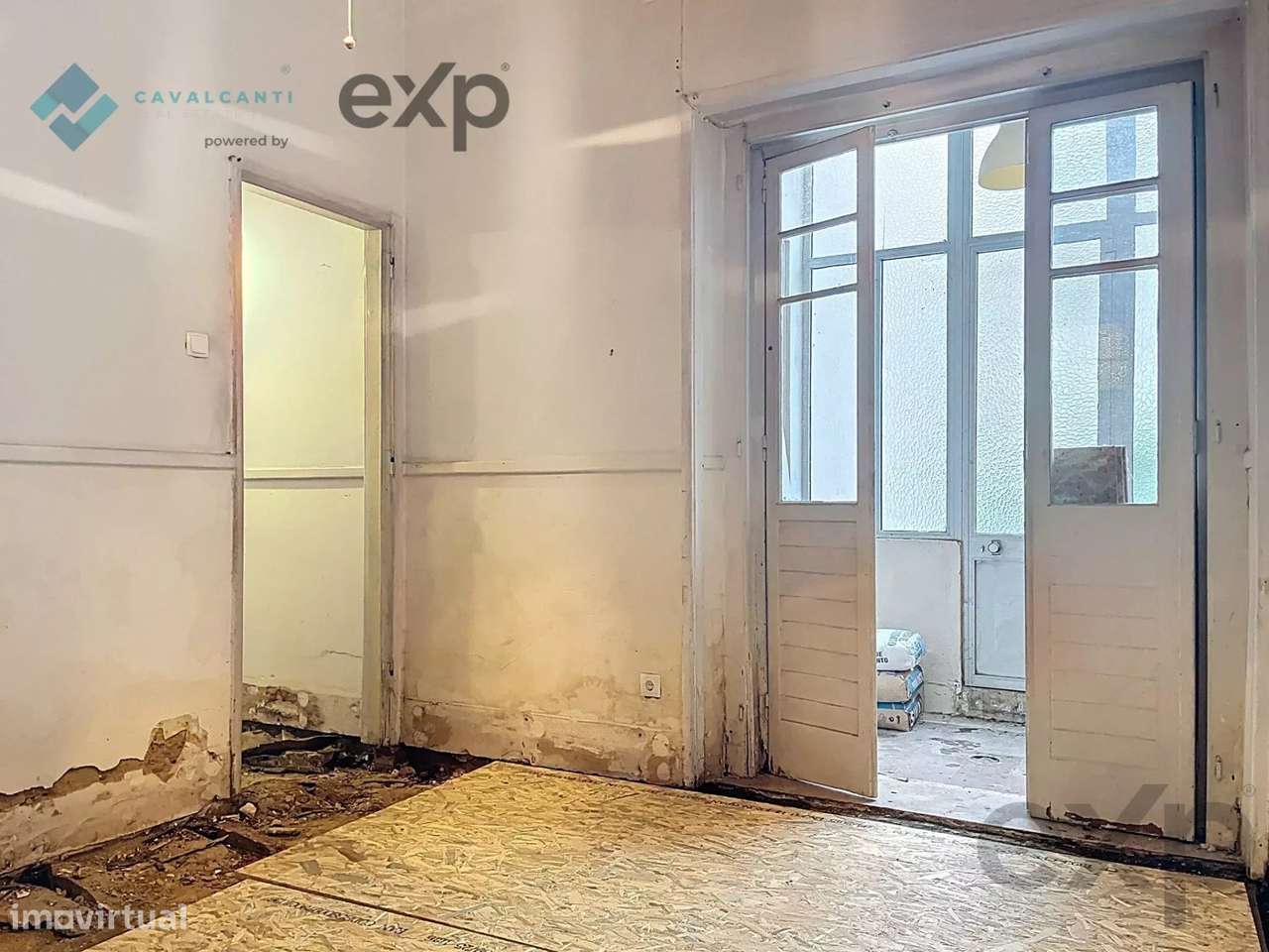 T3 com charme e logradouro Para Remodelar – Lisboa-23