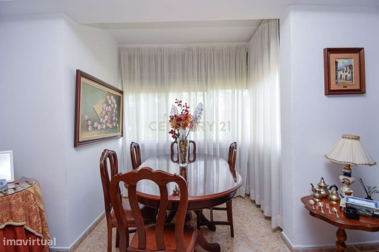 T3 Luminoso na Rinchoa (Rio de Mouro) | Varandas a Sul | Excelente Loc-4