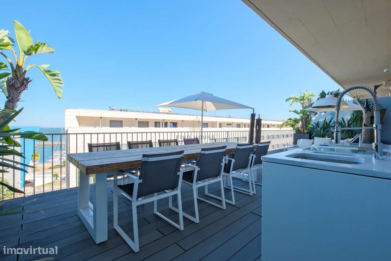 Penthouse T3 com terraço e 3 lugares de garagem na Alameda dos Oceanos-12