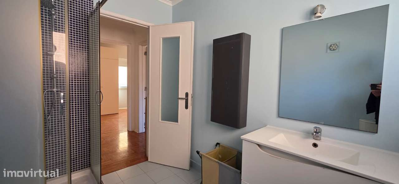 Apartamento T1 Renovado Laranjeiro-5