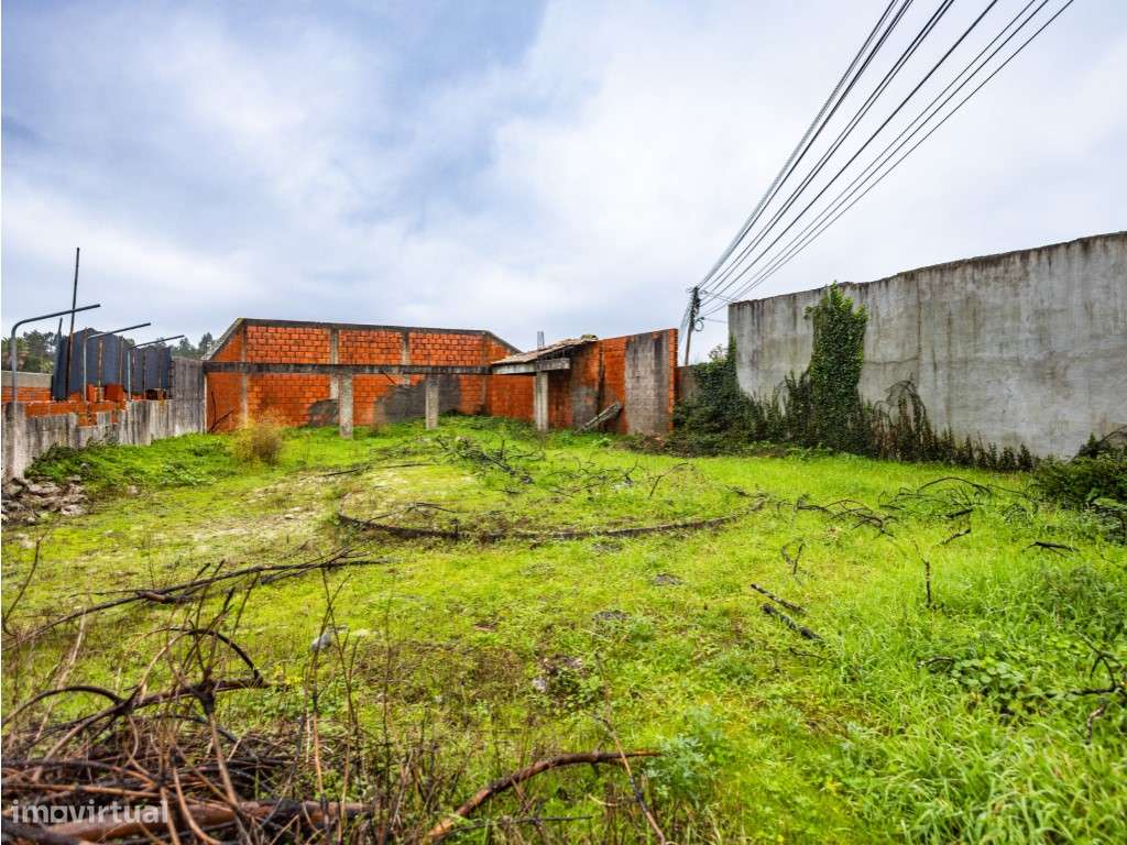 Moradia T2 por recuperar-11