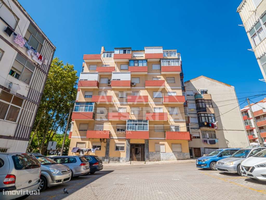 Excelente Apartamento T2 nas Paivas - Ótimo Potencial e Localização...-0