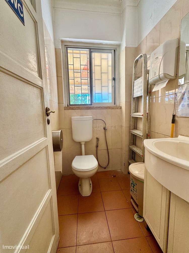 Loja para venda em Camarate-10