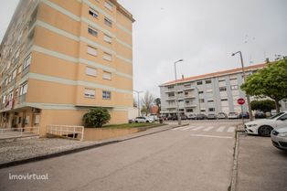 Garagem ao lado da Biblioteca, Museu e CAE, para carro e mota ou armaz