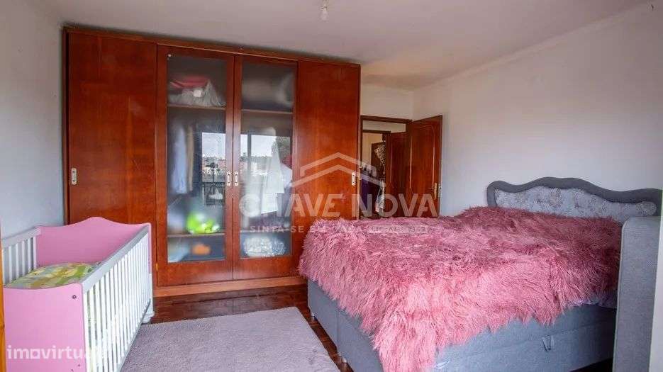 Apartamento T2 com Varanda e Garagem em Gondomar-10