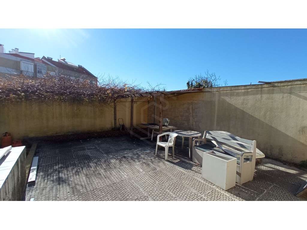 Duas moradias para remodelação na Ajuda, Lisboa - Grande imagem: 4/19