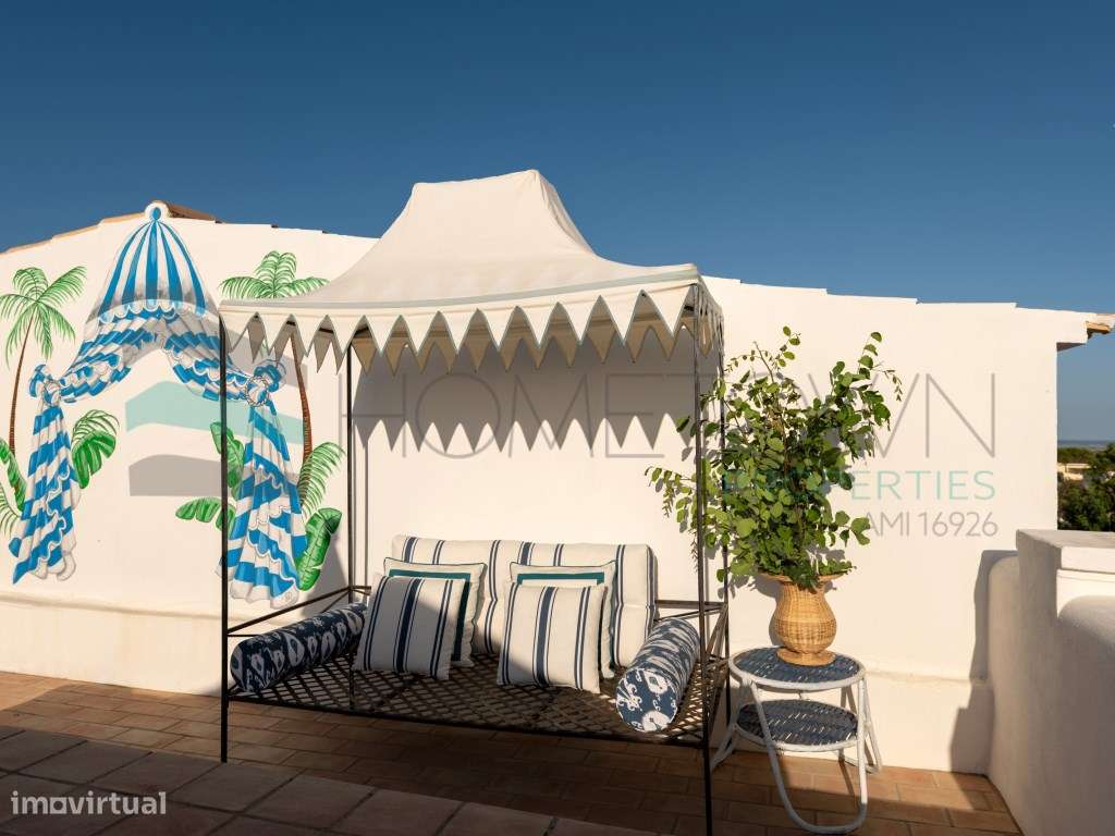 Quinta renovada com muito bom gosto à alguns passos da praia - Grande imagem: 5/47