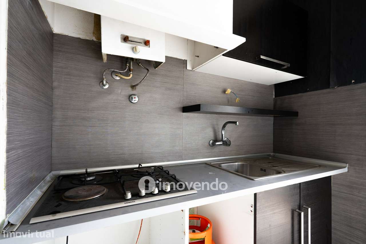 Apartamento T1 para renovação, junto da Praia de Paço de Arcos-9