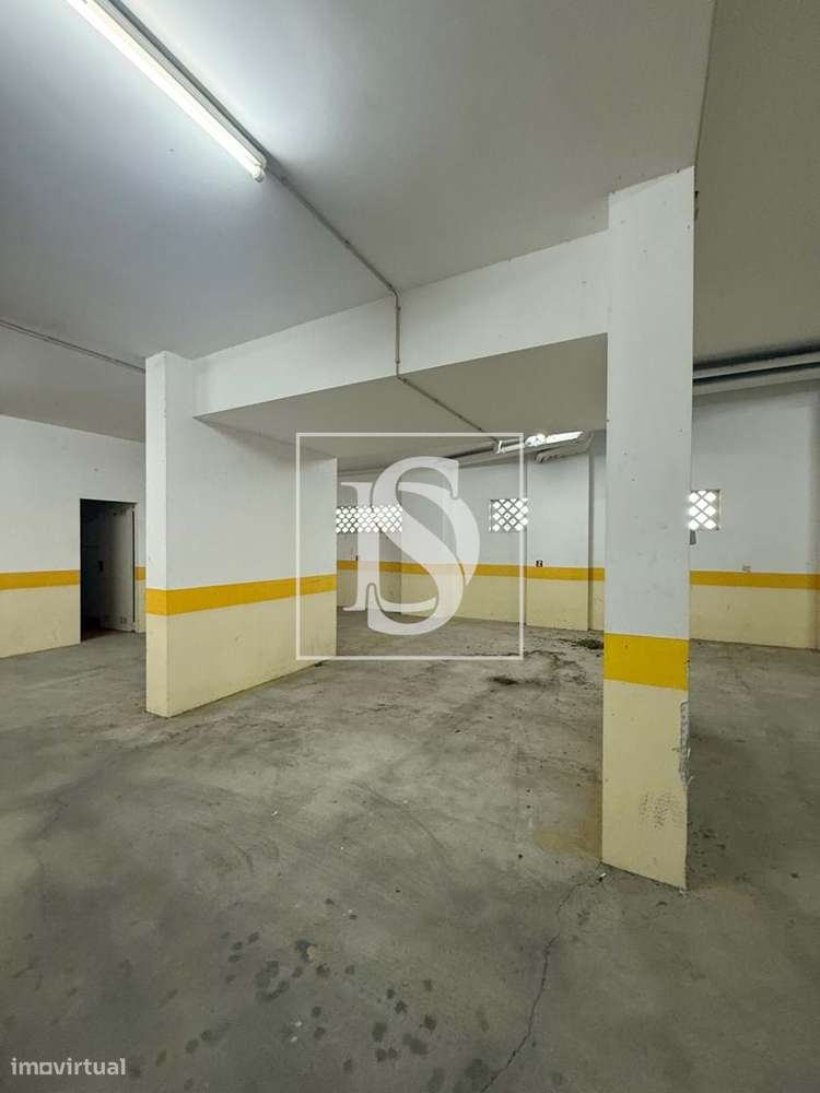 Excelente Oportunidade no Centro de Santarém – Espaço Coberto com 7 Lu-5