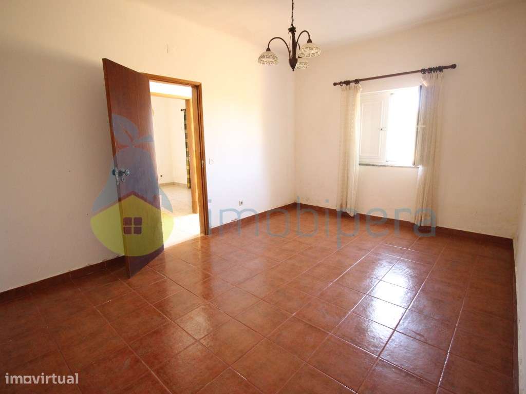 Moradia Isolada T4, térrea, de um só piso, com terreno de 3.540m2.-9