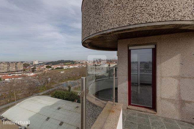 Apartamento T4 com Varanda de 31m2 e vista mar em Matosinhos-38