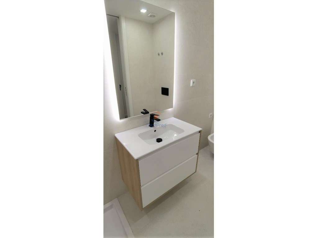 Apartamentos T2 NOVOS c/ 2 Varandas e BOX | Santo António dos Caval...-9