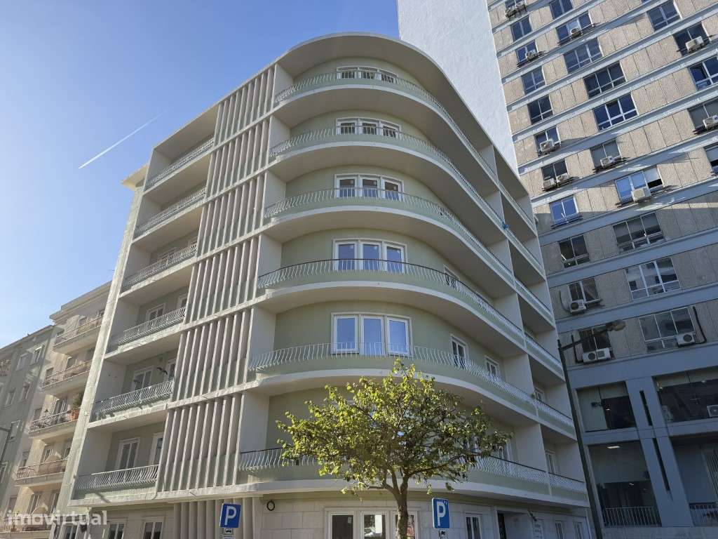 Apartamento para recuperar junto ás Amoreiras-6