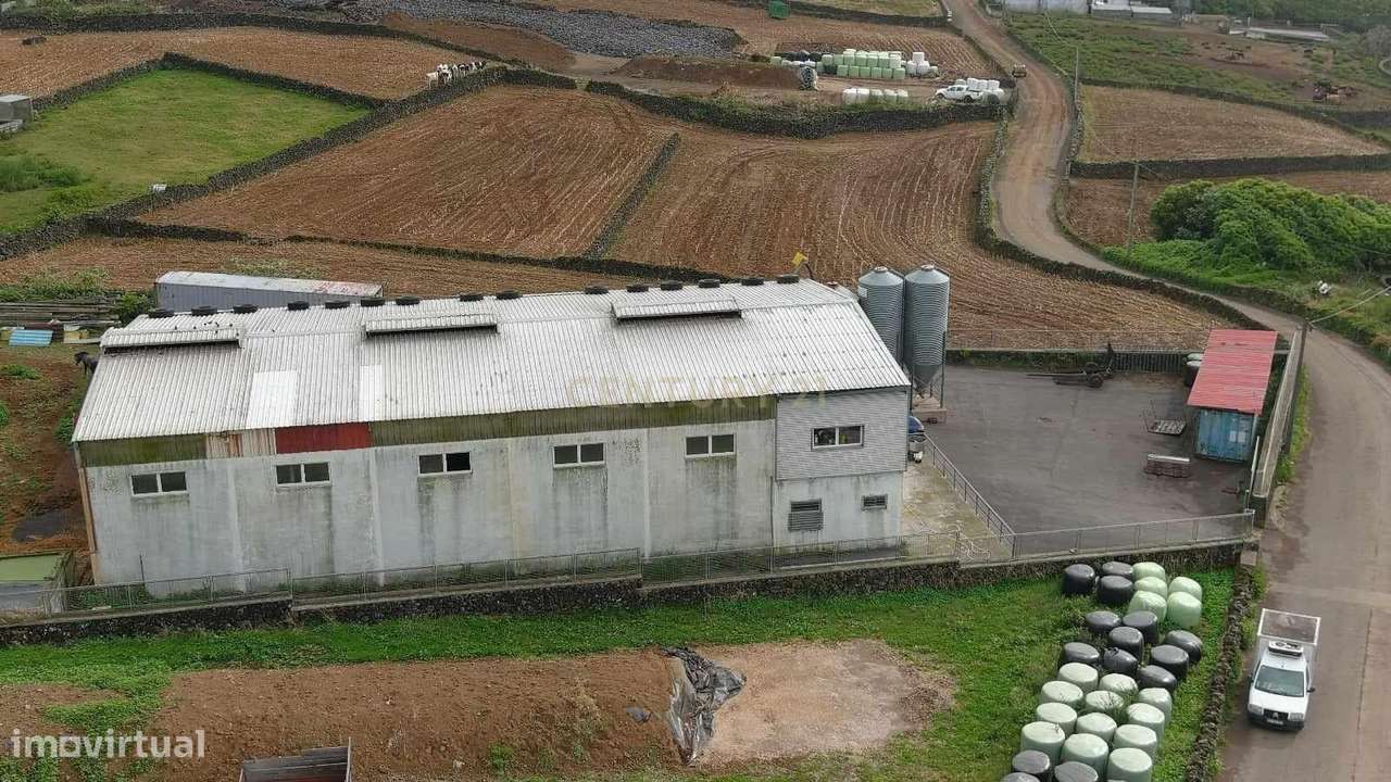 Prédio Urbano com Terreno para investimento na Feteira - Angra do Hero - Grande imagem: 4/16