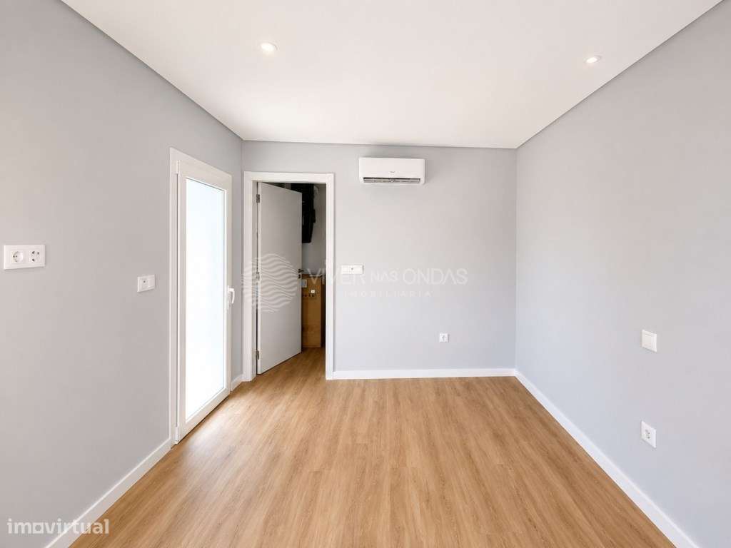 Oferta da Escritura | Moradia T3+1 Térrea com 307 m² em Fernão Ferro-8
