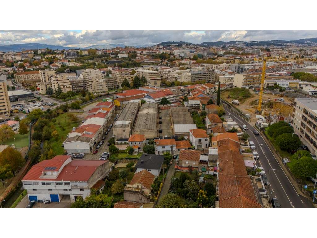 Armazém comercial e industrial em Braga, próximo ao Fórum Altice.-11