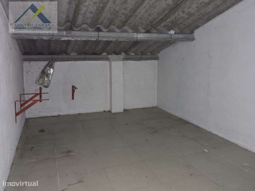 Apartamento T2 com arrecadação no Bairro Afonso Costa em Setúbal-22