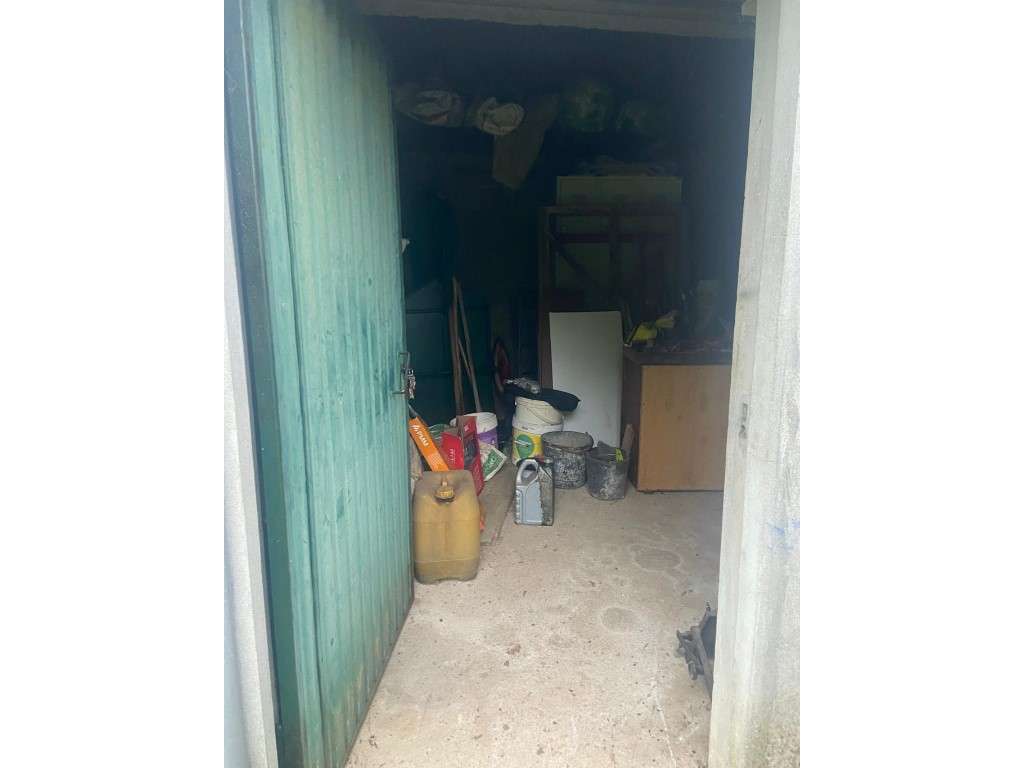 Casa térrea para recuperar na Carapinheira-10