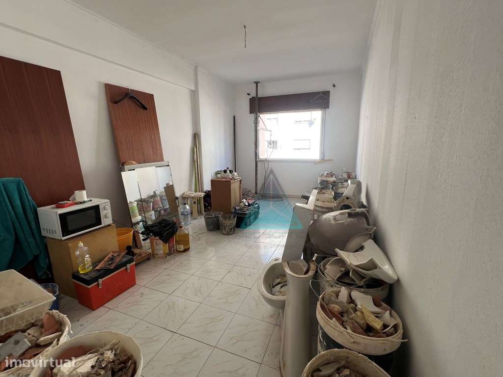 Apartamento T3 Semi-Remodelado na Arrentela 2º andar-11