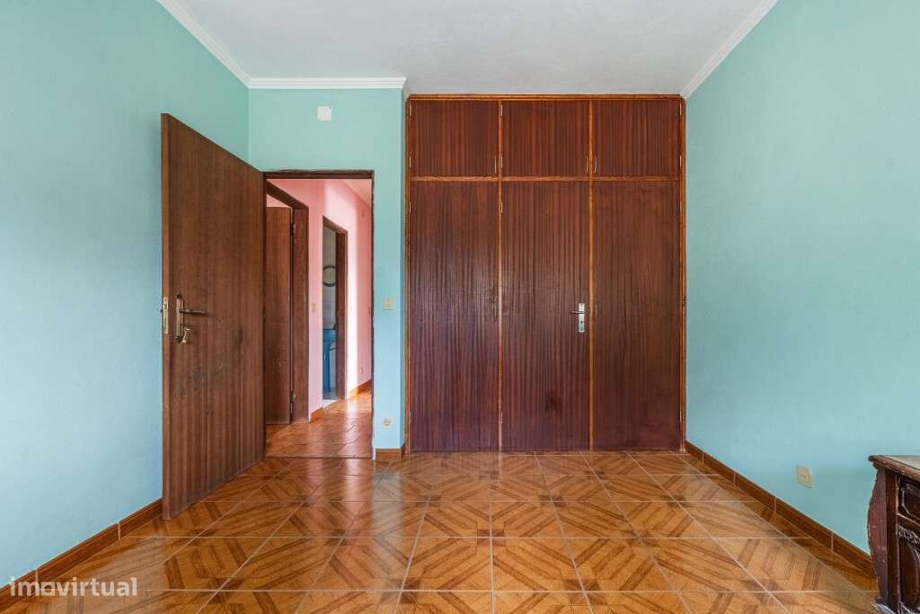 Moradia Ind. V3 - Bouro Santa Marta - Grande imagem: 4/25