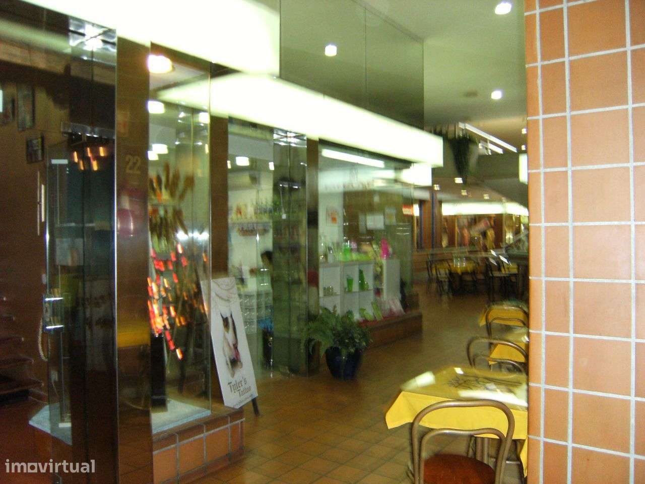 Garagem/Parqueamento nas Galerias Parede Plaza, centro da Parede-10