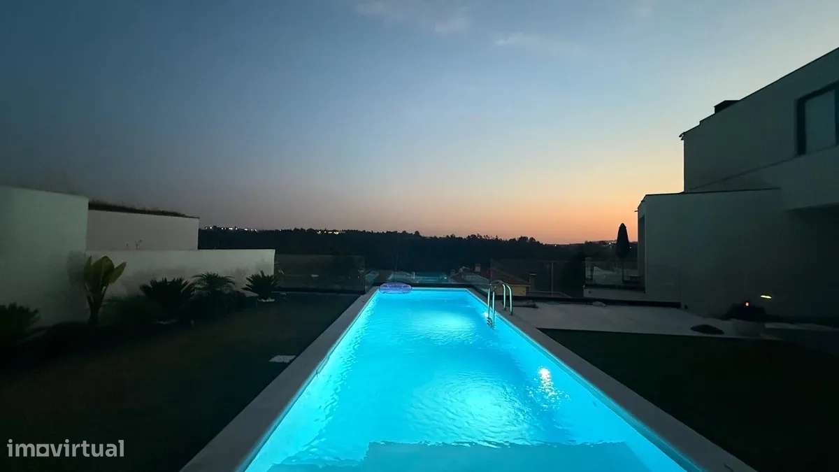 Moradia V5 com Piscina e Vista Desafogada Sobre o Rio Douro - Grande imagem: 2/29