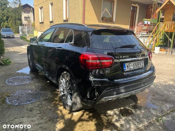 Mercedes-Benz GLA 250 4Matic 7G-DCT UrbanStyle Edition - 2