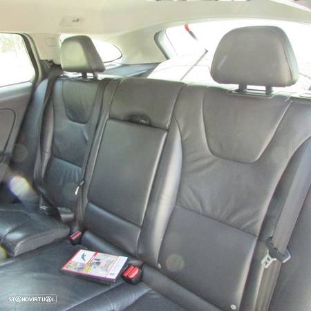 Volvo V60 2.0 D3 (163cv) 2010 - Peças Usadas (7371) - 7