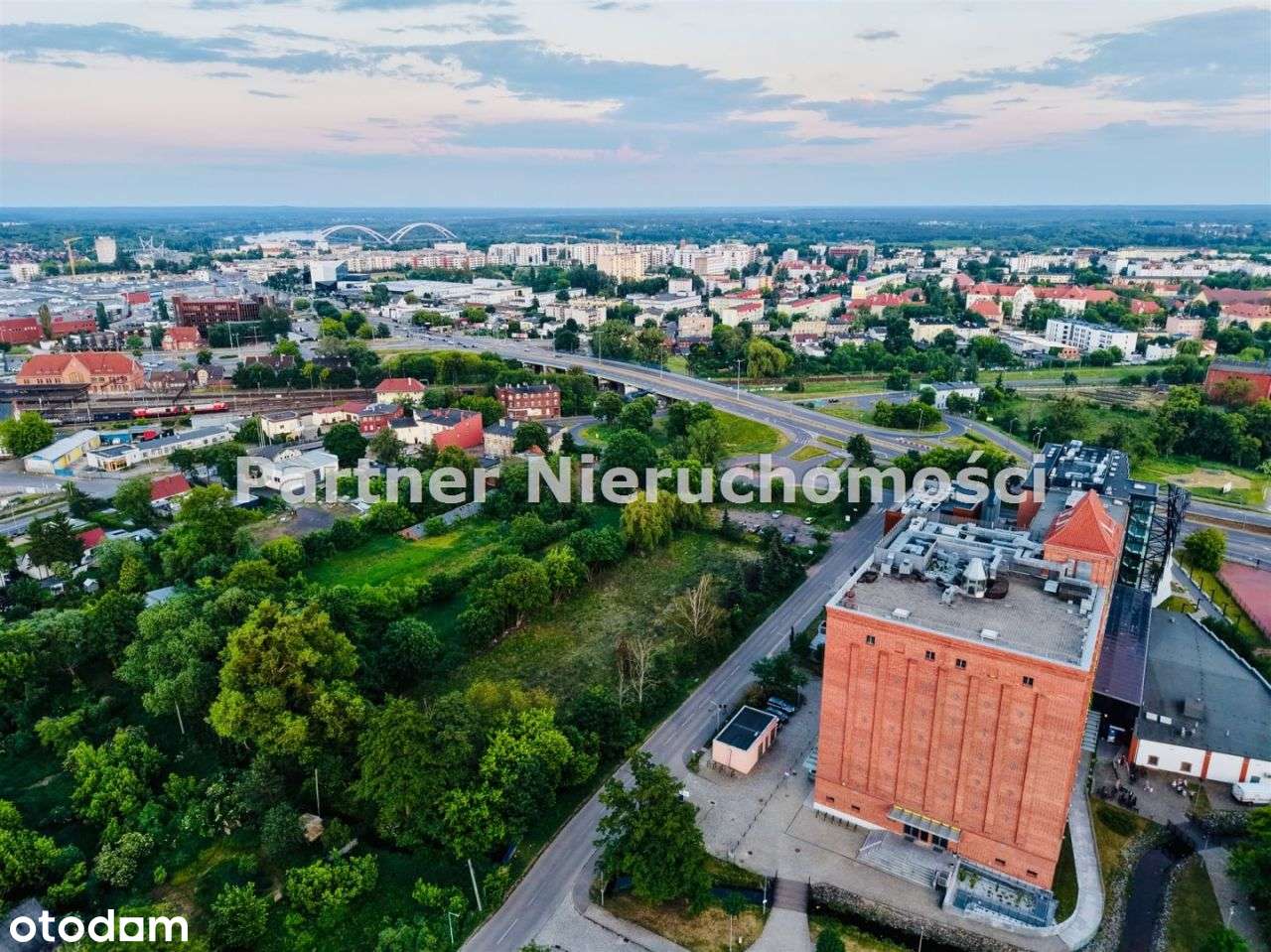 Działka Komercyjna Na Wynajem – 4400 m²